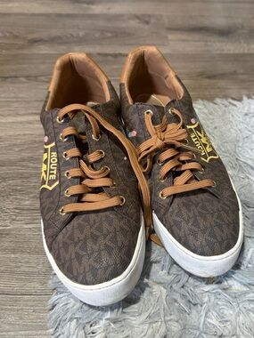 MICHAEL Michael Kors Brown Logo-Print Low-Top Sneakers with Yellow Route Patch